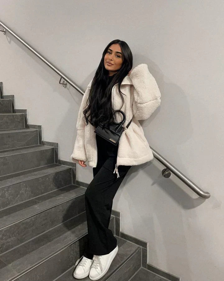 Nevia™ – Chaqueta de Invierno Cálida y Suave