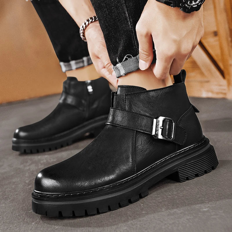 Botas Alessandro con Correa de Cuero